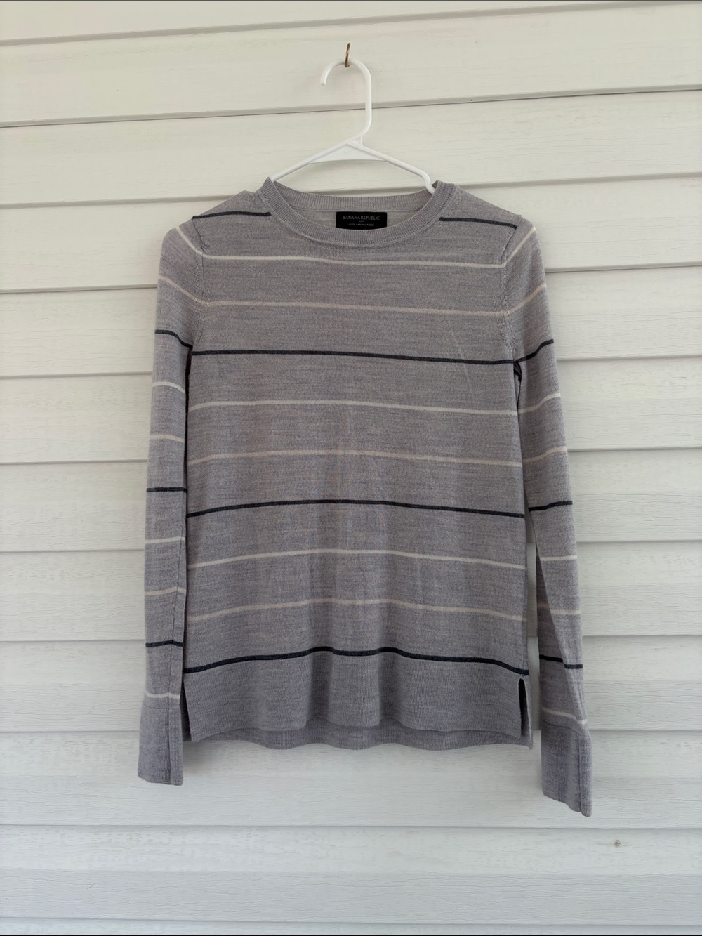 Banana Republic 100% Merino Wool Sweater XS Gray Striped Lightweight Knit